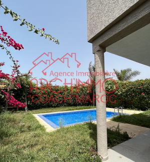 image de propriété - Villa 3 façades avec piscine dans résidence California